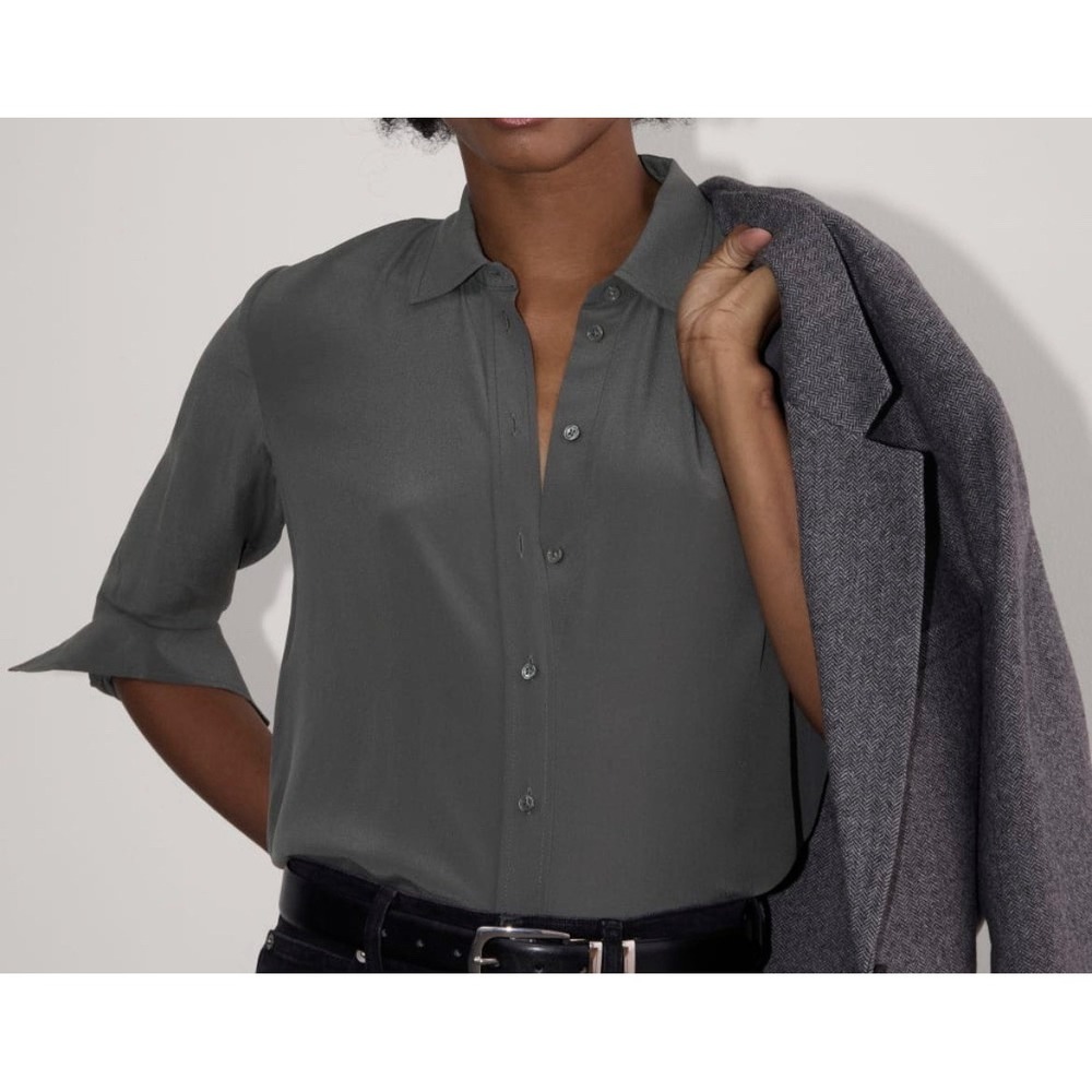 Everlane Women's 14 The Must-Have Shirt in Washable Silk In Graphite